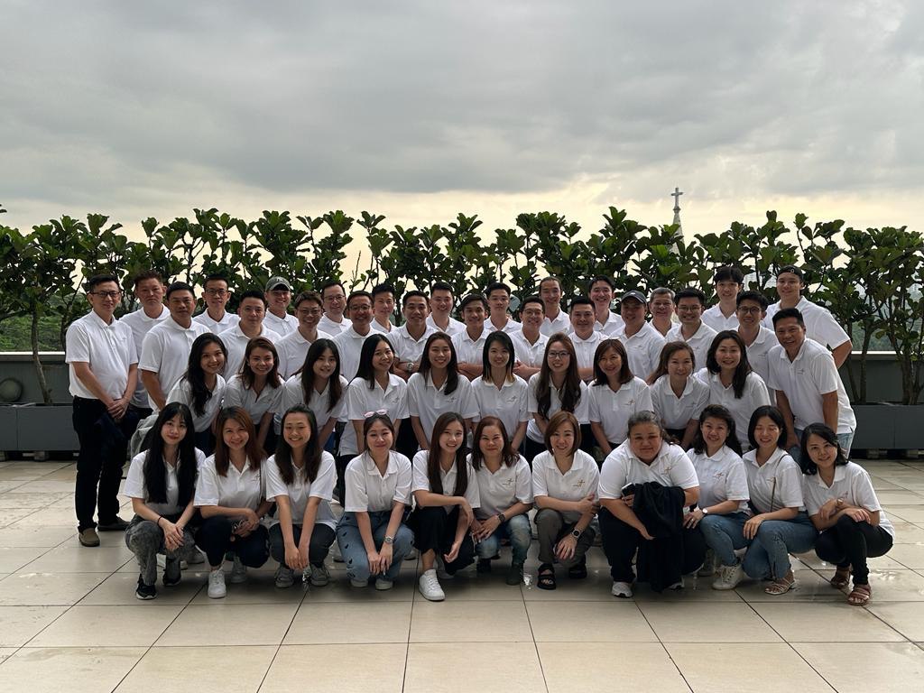 Group Picture of our Advisors at the 2023 Agency Kick Off